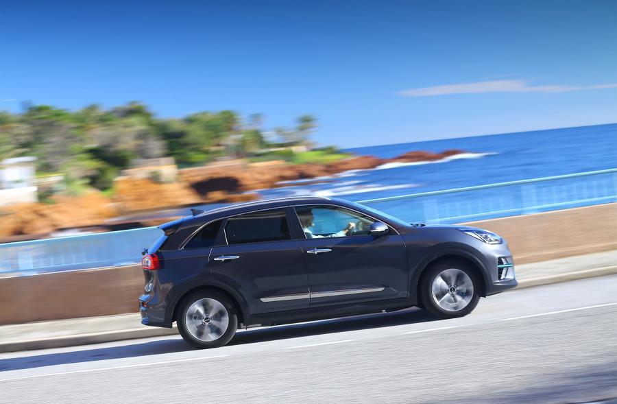  Kia e-Niro 2018 года  (WW) (фото 9 из 41)